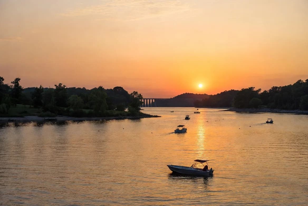 RV camping at Wheeler Lake - TVA Lake near Huntsville Alabama with Fishing and Boating