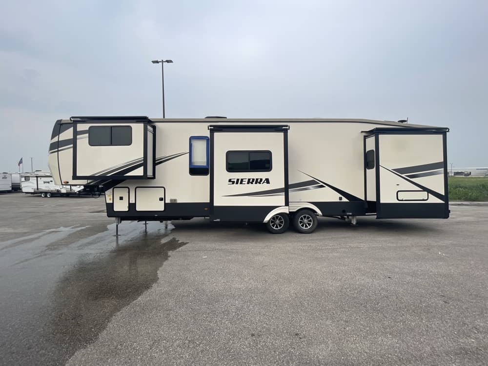 Forest River Sierra 2020 42ft fifth wheel RV rental in Huntsville Alabama — exterior